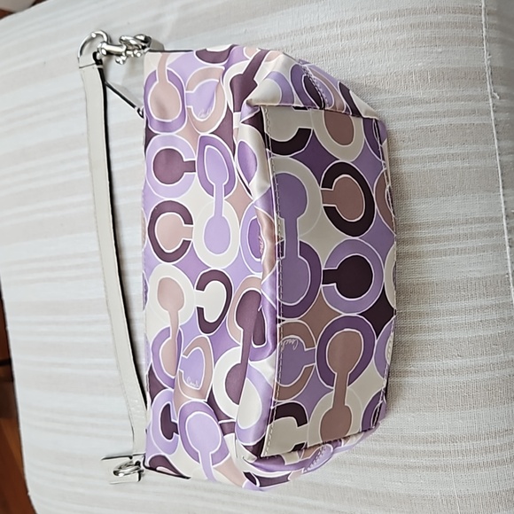 COACH MINI SIGNATURE C DESIGN Perfect Condition - Picture 3 of 6